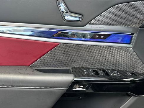 Used 2023 BMW 740i w/ Parking Assistance Package image 10
