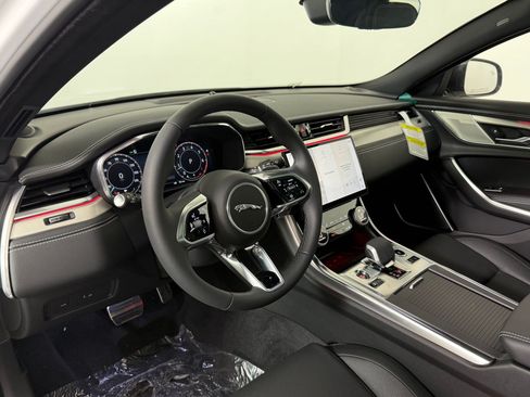 Used 2024 Jaguar XF R-Dynamic SE AWD/4WD image 4