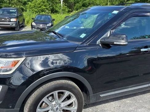 Used 2016 Ford Explorer Limited w/ Equipment Group 301A AWD/4WD image 2