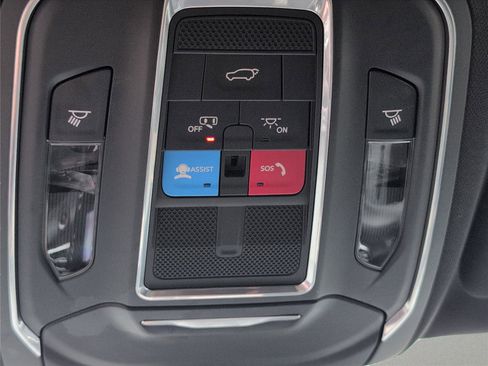 Used 2024 Jeep Wagoneer L Series II RWD image 17