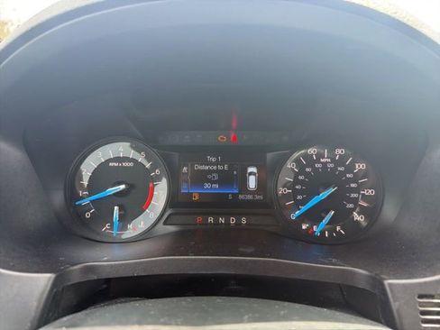 Used 2018 Ford Explorer XLT image 46