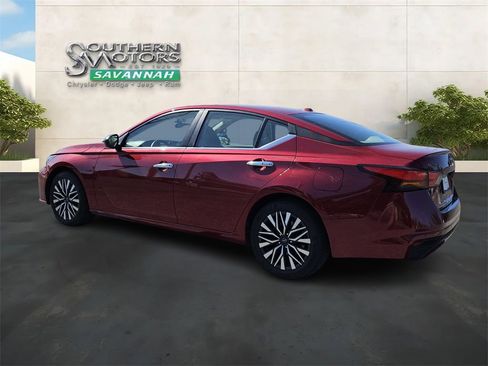 Used 2025 Nissan Altima 2.5 SV image 3