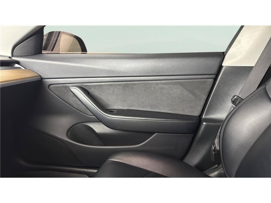 Used 2018 Tesla Model 3 Long Range RWD image 31