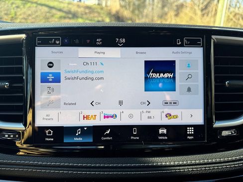 Used 2025 Chrysler Pacifica Select image 29