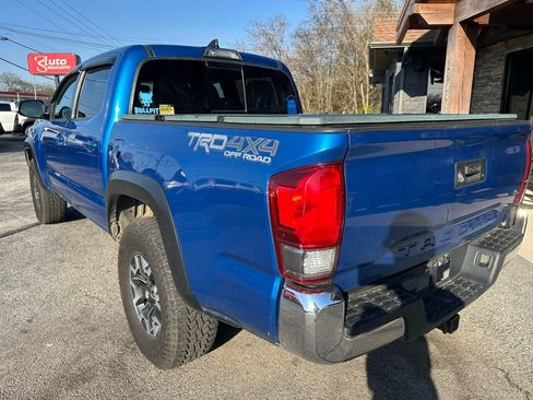 Used 2017 Toyota Tacoma TRD Off-Road w/ Tow Package image 2