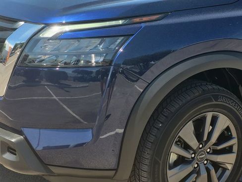 Certified 2024 Nissan Pathfinder SV FWD image 6