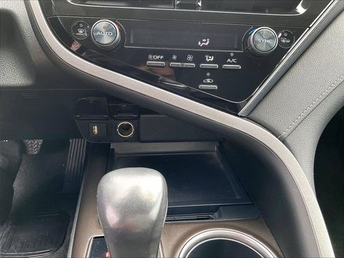 Used 2023 Toyota Camry SE FWD image 12