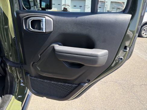 Used 2024 Jeep Wrangler Unlimited AWD/4WD image 18