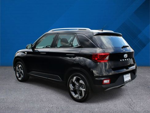 Used 2023 Hyundai Venue SEL FWD image 7