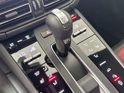 Certified 2022 Porsche Macan S image 34