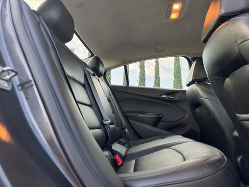 Used 2017 Chevrolet Cruze Premier image 18