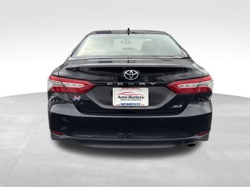 Used 2019 Toyota Camry XLE image 5