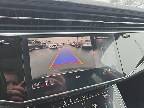 Used 2021 Audi Q7 3.0T Premium Plus image 26