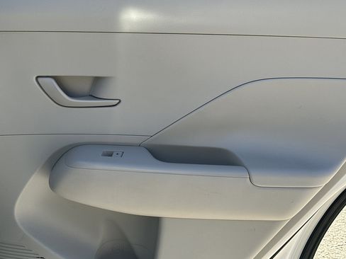 Used 2025 Hyundai Kona SEL image 16