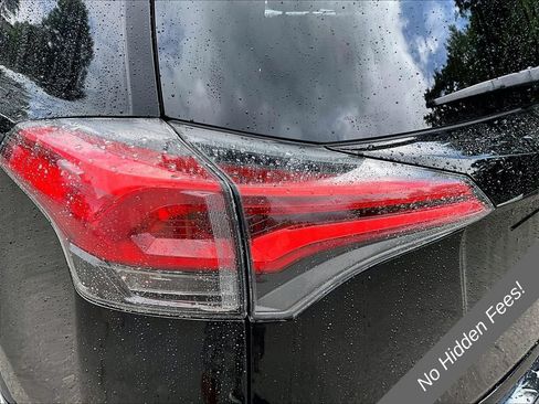 Used 2017 Toyota RAV4 LE w/ Carpet Mat Package AWD/4WD image 24