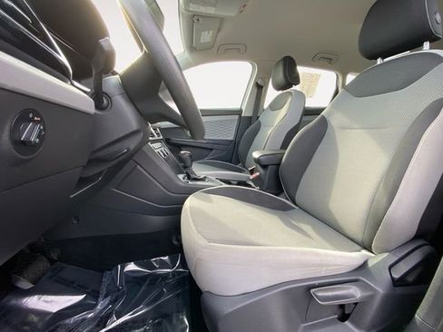 Used 2022 Volkswagen Taos S image 9