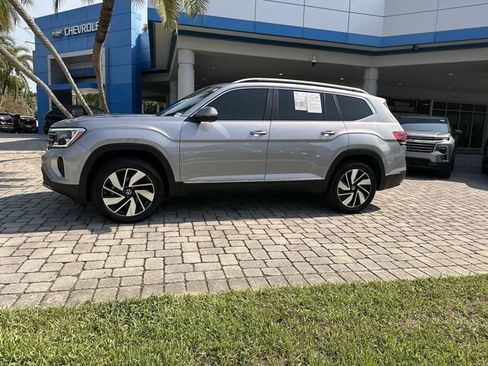 Used 2024 Volkswagen Atlas SEL AWD/4WD image 32