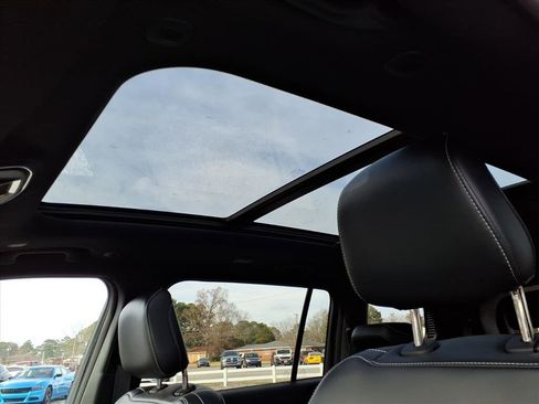 Used 2025 Jeep Grand Cherokee L Limited w/ Black Appearance Package image 11