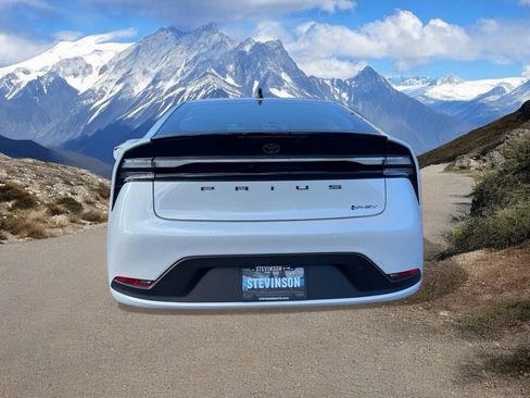 New 2026 Toyota Prius Plug-In Hybrid FWD image 4