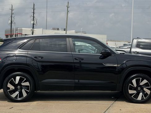 Used 2025 Volkswagen Atlas Cross Sport SE FWD image 6