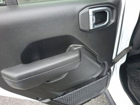 Certified 2022 Jeep Gladiator Willys image 19