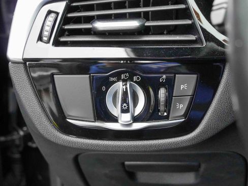 Used 2022 BMW M550i xDrive M550i xDrive w/ Executive Package image 18