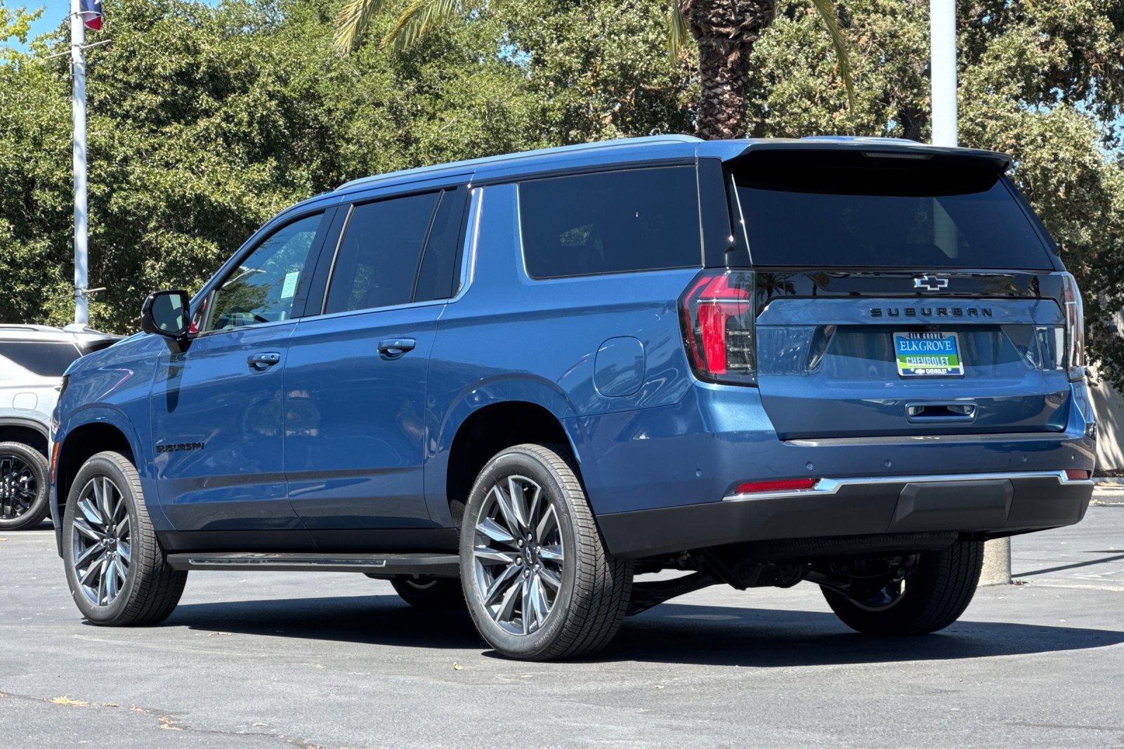 New 2026 Chevrolet Suburban LS w/ LS Custom Edition AWD/4WD image 5