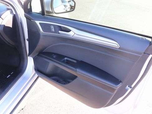 Used 2019 Ford Fusion SE image 21