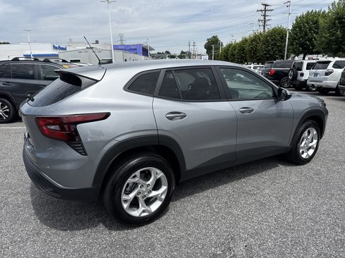 Used 2026 Chevrolet Trax LS w/ LS Convenience Package FWD image 10