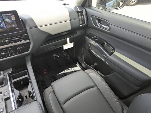 New 2026 Nissan Pathfinder SL FWD image 18
