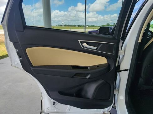 Used 2020 Ford Edge SEL w/ Convenience Package FWD image 17