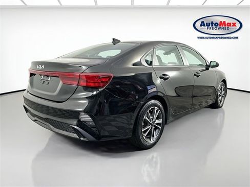 Used 2023 Kia Forte LXS image 2