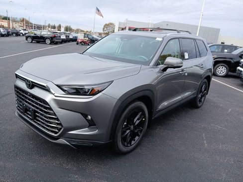New 2026 Toyota Grand Highlander Platinum image 2