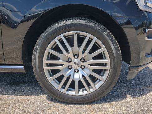 Certified 2023 Ford Expedition Platinum AWD/4WD image 9