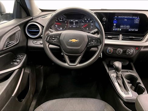 Used 2024 Chevrolet Trax LS w/ Driver Confidence Package FWD image 4