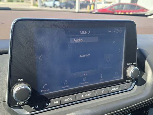 Used 2022 Nissan Rogue SV FWD image 14