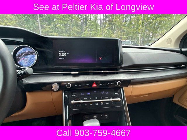 Used 2024 Kia Carnival EX FWD image 18