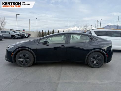 Used 2025 Toyota Prius LE image 2