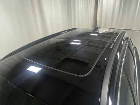 Used 2022 Volvo XC60 B5 Momentum w/ Advanced Package image 6