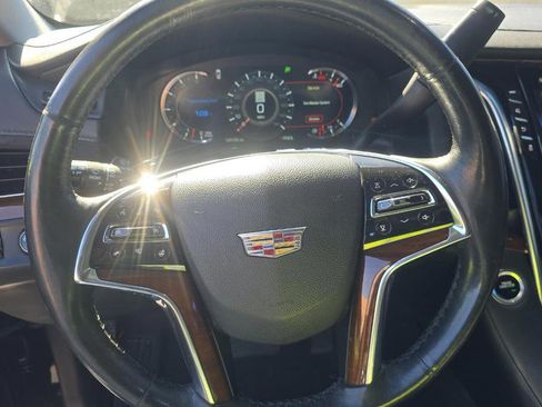 Used 2019 Cadillac Escalade ESV Luxury w/ Escalade Sport Edition AWD/4WD image 13