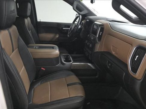 Used 2021 Chevrolet Silverado 1500 High Country w/ Technology Package AWD/4WD image 13