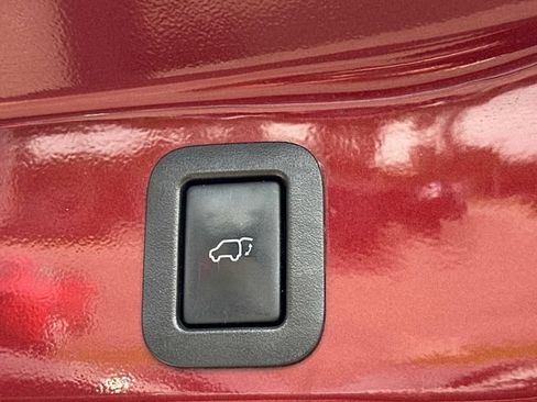 Used 2017 Toyota Highlander SE FWD image 10