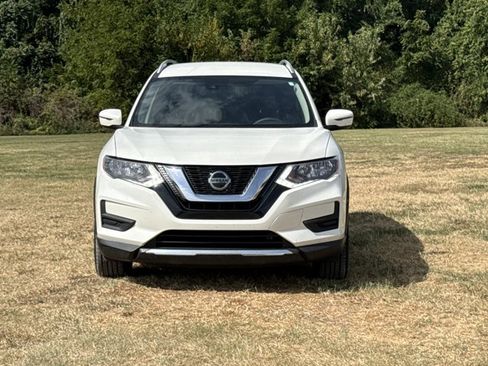 Certified 2020 Nissan Rogue SV FWD image 2