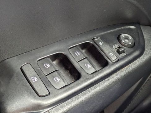 Used 2024 Hyundai Venue SEL FWD image 22