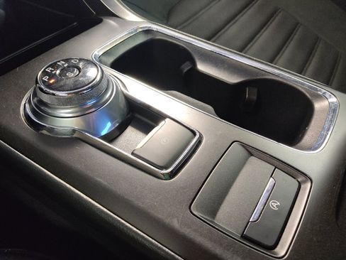 Used 2018 Ford Fusion SE w/ Fusion SE Technology Package FWD image 26