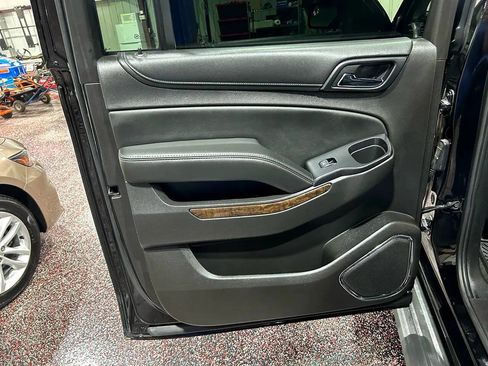 Used 2016 Chevrolet Suburban LT image 10