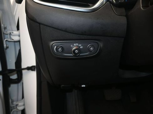 Used 2020 Chevrolet Equinox LT FWD image 12