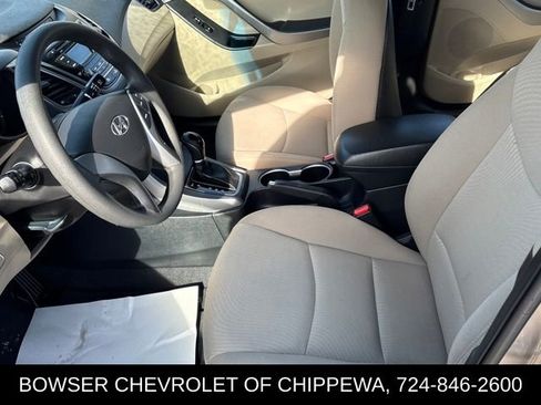 Used 2016 Hyundai Elantra SE image 9