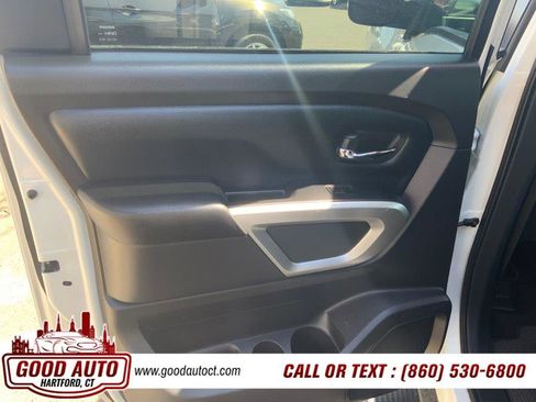Used 2018 Nissan Titan SV image 10
