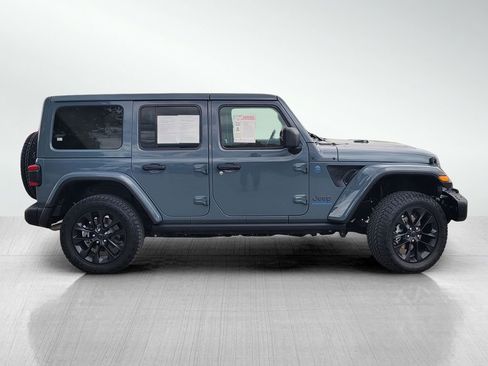 Used 2025 Jeep Wrangler Unlimited Sahara AWD/4WD image 3